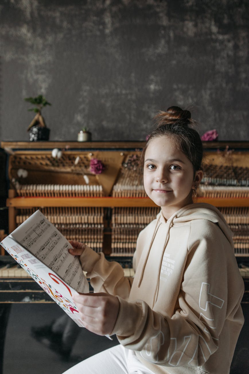 🧠 The Brain’s Playground – Cognitive and Academic Benefits of Learning an Instrument